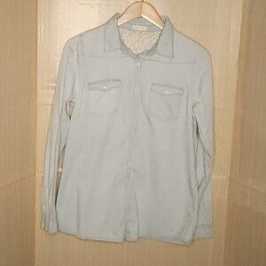 Thyme & Honey Light Wash Button Front Top Lace Back Detail Small